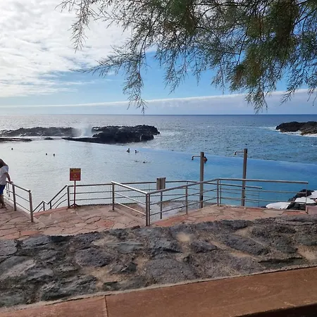 Tide's Embrace & Natural Pool דירה